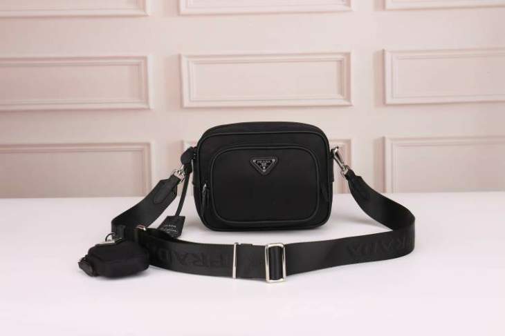 Picture of Prada Handbags _SKUfw208998567fw